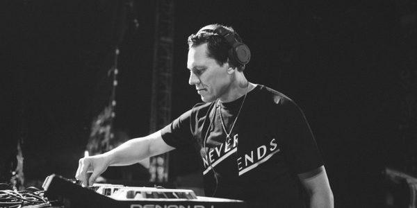 Megastar DJ Tiësto gibt eine sensationelle Performance in Zürs am Arlberg